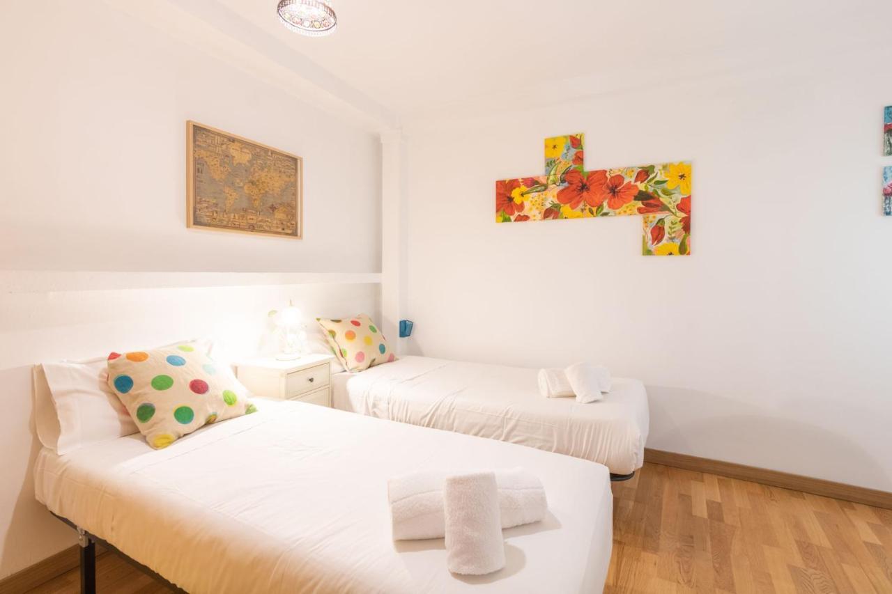 Goles Courtyard With Parking By Valcambre Apartment Seville Exterior photo