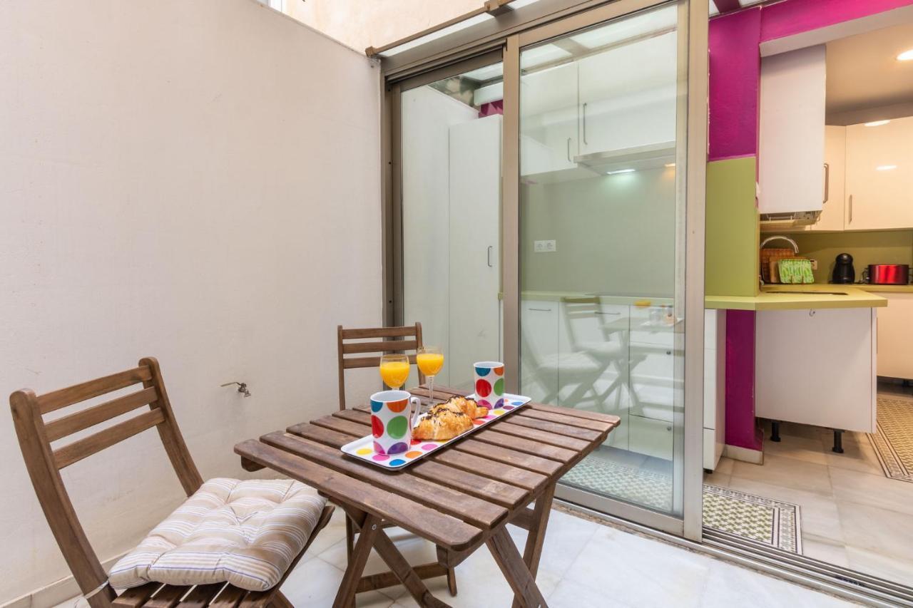 Goles Courtyard With Parking By Valcambre Apartment Seville Exterior photo